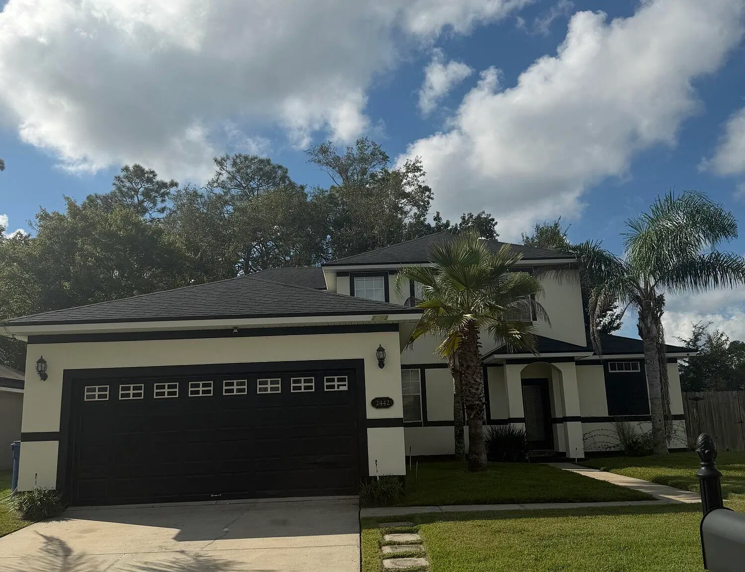 4 bed, 2.5 bath, 2357 sqft, $2,300 — Photo 1