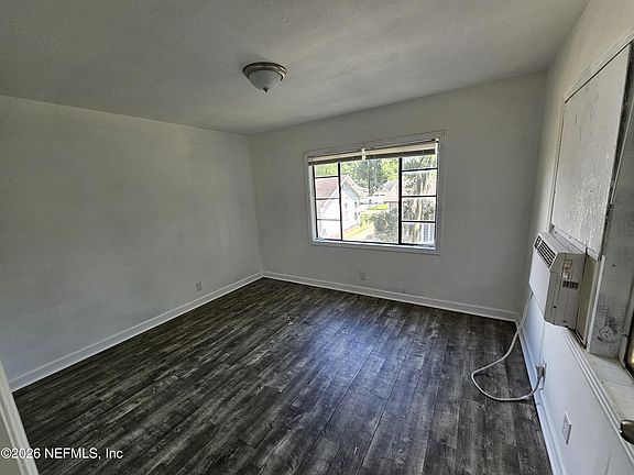 5th image of 3129 Lowell Ave