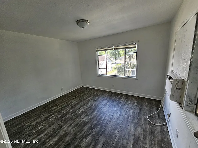 3129 Lowell Ave — Photo 5