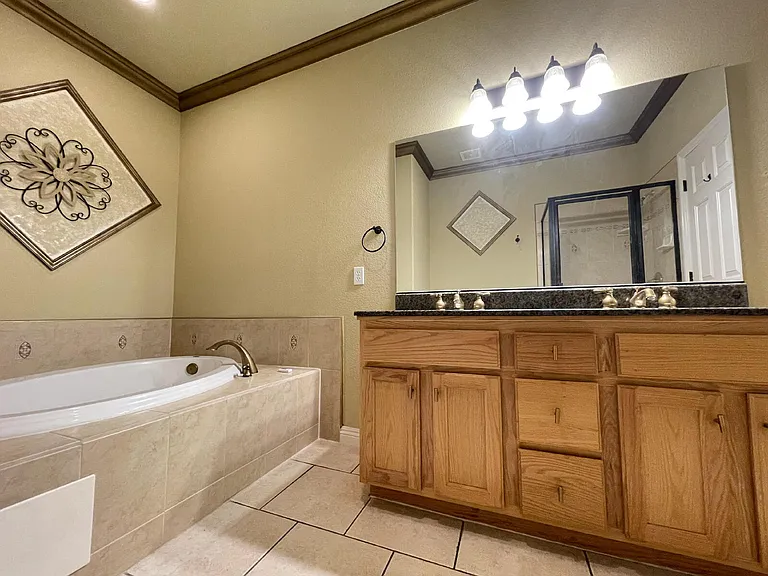 2549 Country Club Dr — Photo 13