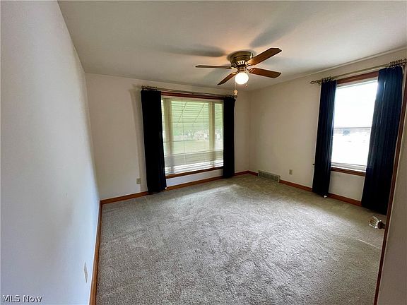 5th image of 446 E Park Ave