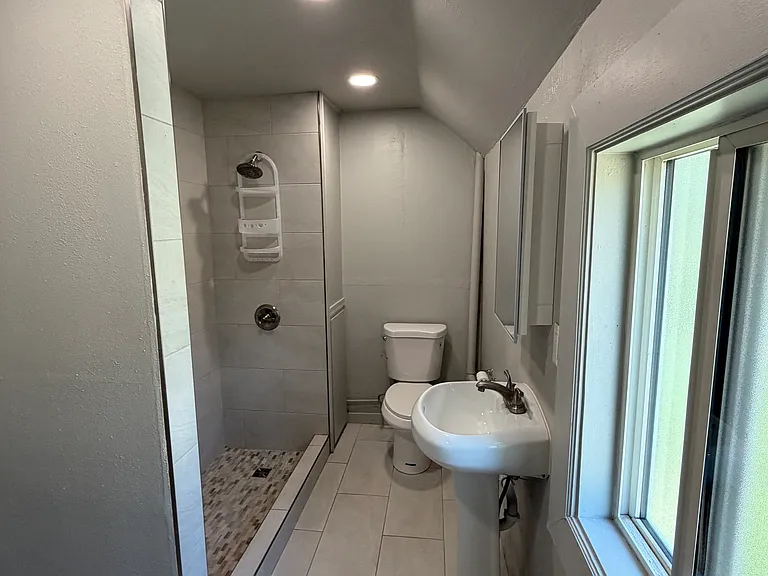 813 W Clay Ave #B — Photo 12