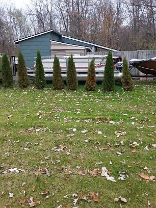 Shed/garage on rear corner o
