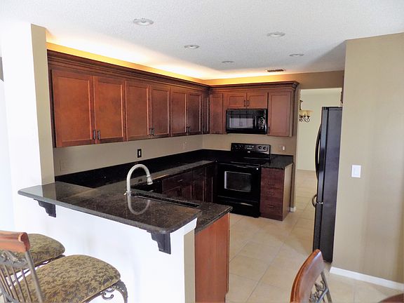 5th image of 14525 Huntingfield Dr