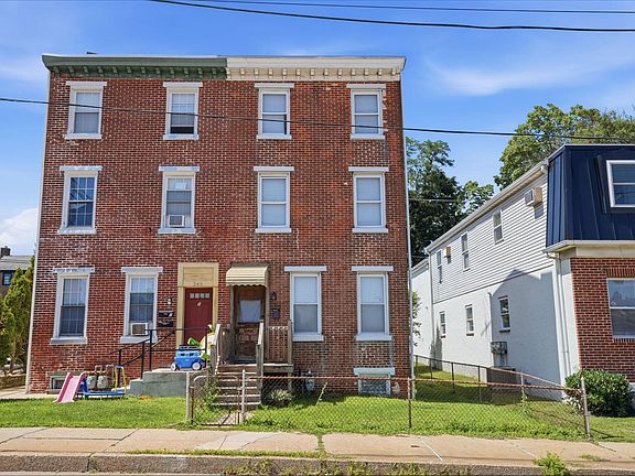 2nd image of 251 E Market St