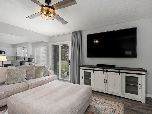 4th image of 7494 Crestwood Ct