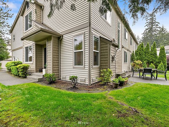 3rd image of 4426 248th Ln SE