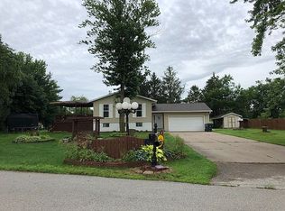 6804 Island Ct, Muscatine, IA 52761
