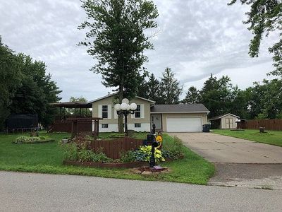 6804 Island Ct, Muscatine, IA, 52761