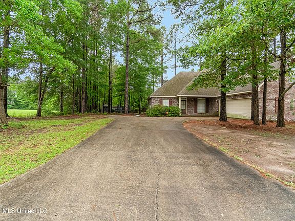 2nd image of 59 Lamplighter Ln