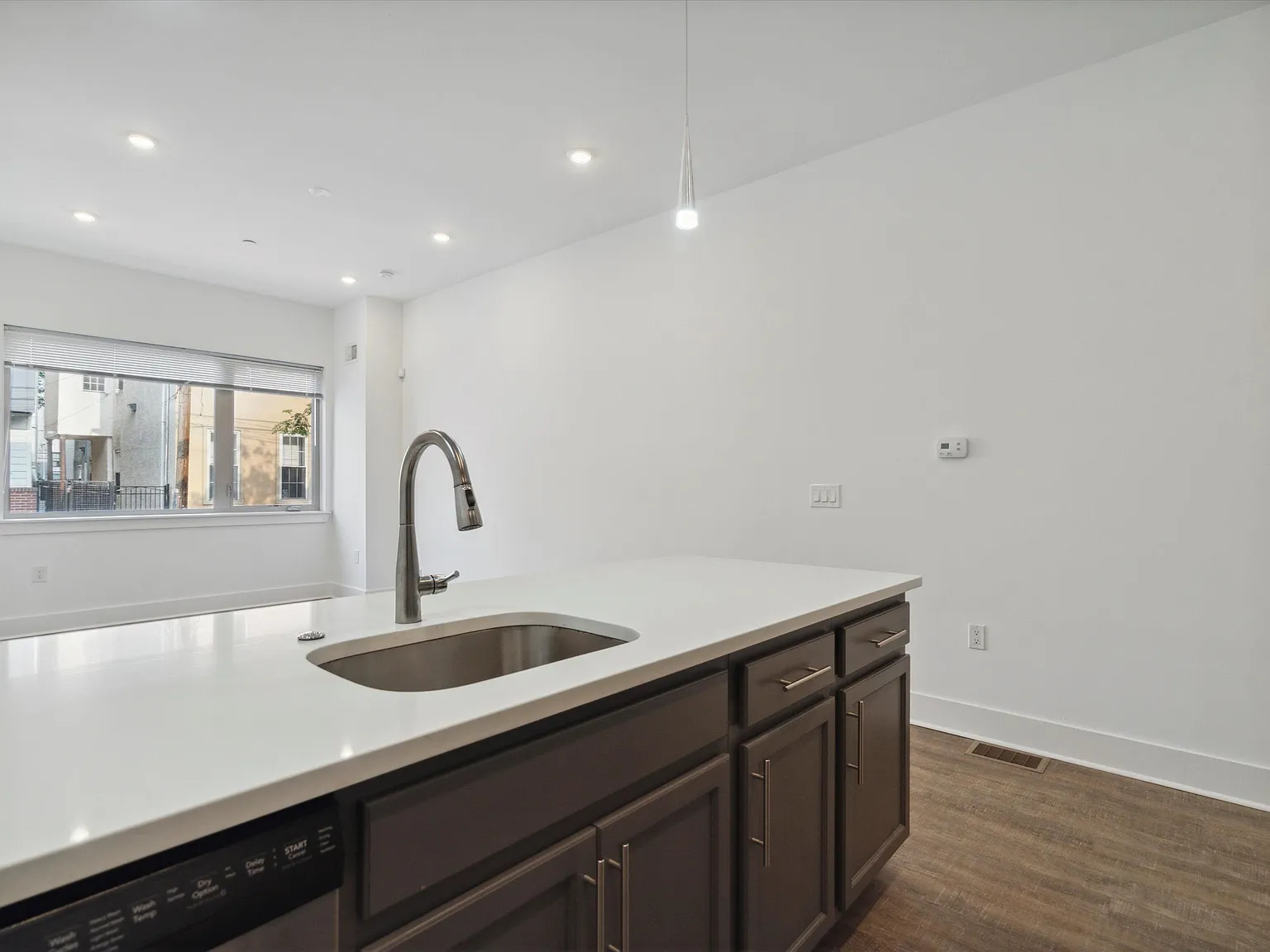 1 bed, 758 sqft, $1,442 — Photo 3