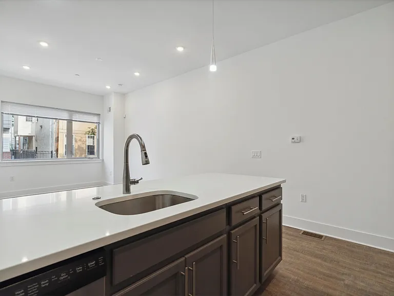 1328 N Franklin St #1F — Photo 7