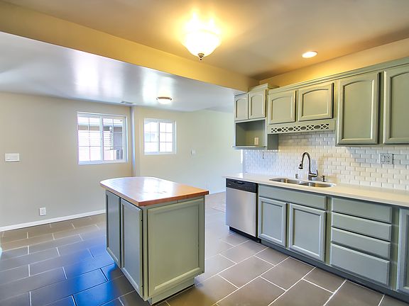 5th image of 5023 Carfax Ave