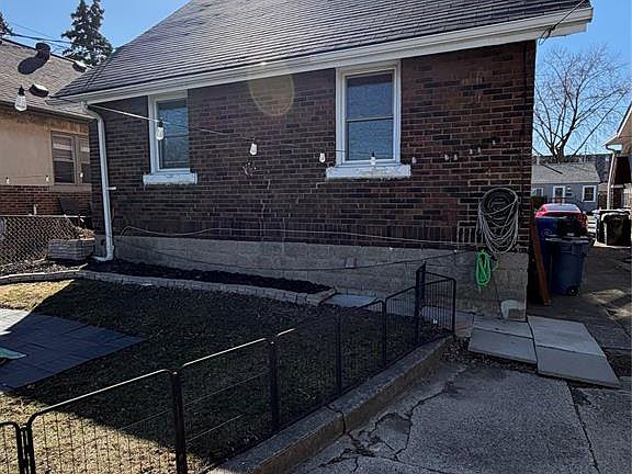 2nd image of 90 Goyeau St #1388