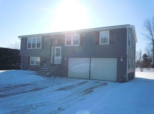 9 Beechwood Dr, Rouses Pt, NY 12979