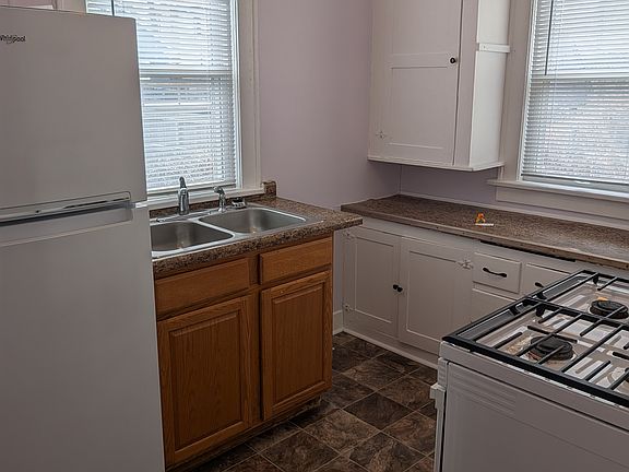3rd image of 1006 1/2 S 4th Ave