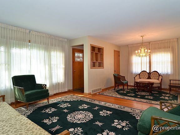 Living Room/Dining Room
