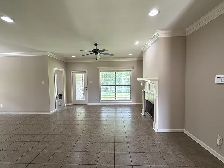 124 Saint Fabian Dr — Photo 4