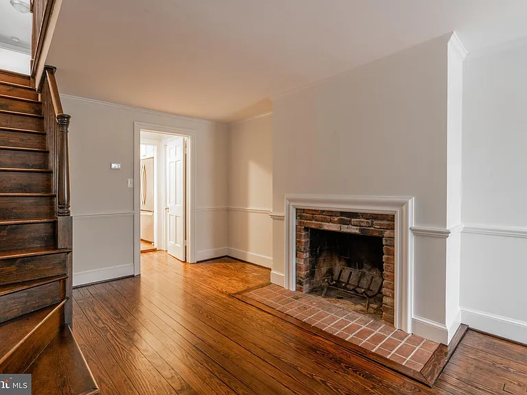 511 Wilkes St — Photo 6