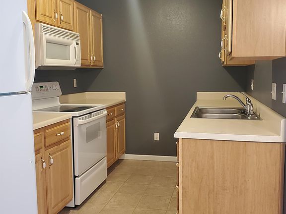 Kitchen with all appliances