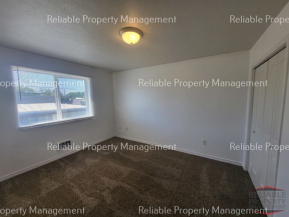 5th image of 1430 Cambridge Dr APT 4