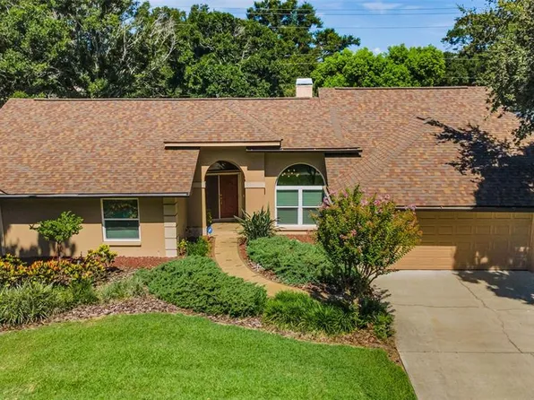 9904 Oaks Ln, Seminole, FL 33772