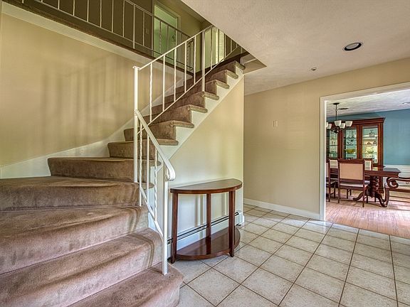 3rd image of 50 Arboro Dr