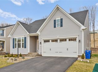 136 Horseshoe Dr, Oakdale, PA 15071