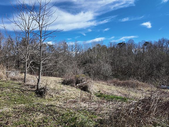 3rd image of 201 Happy Valley Rd