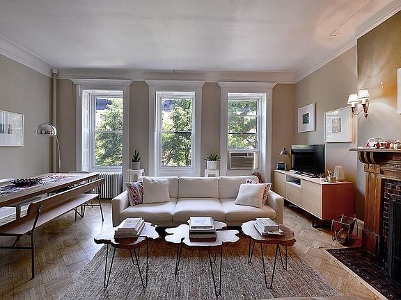 2nd image of 32 W 87th St #3