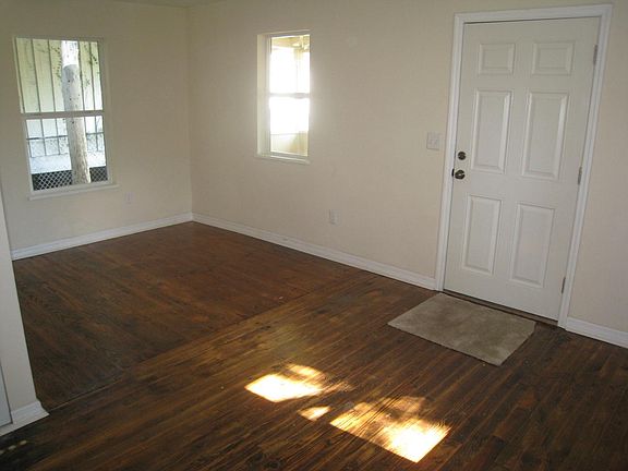 3rd image of 530 SW 6th Ave