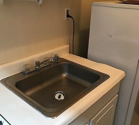 4th image of 958 Delaware Ave APT 8