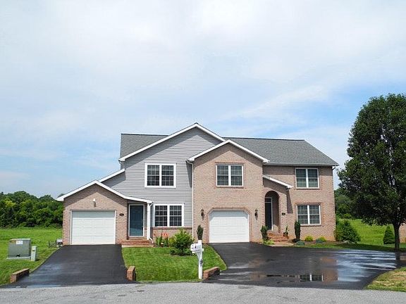 3rd image of 445 Chartridge Dr