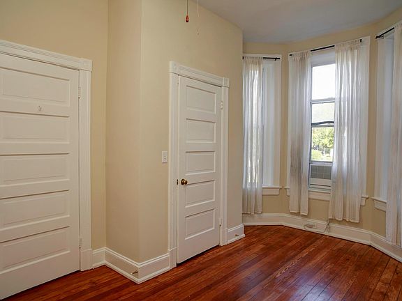 Another front bedroom picture