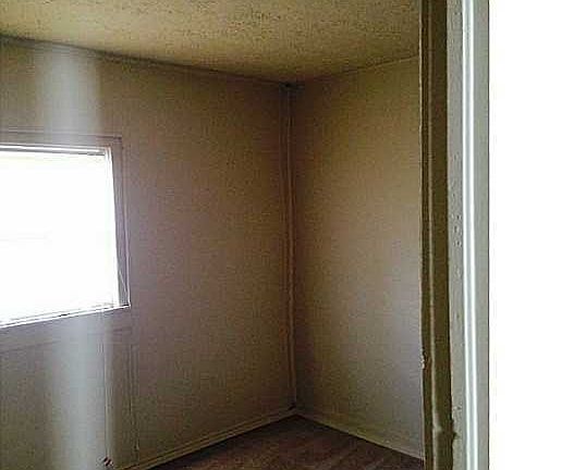 3rd image of 3037 Hovey St
