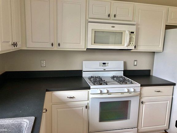 3rd image of 18038 Marsal Dr