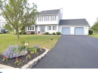 205 Hampton Cir, Gilbertsville, PA 19525