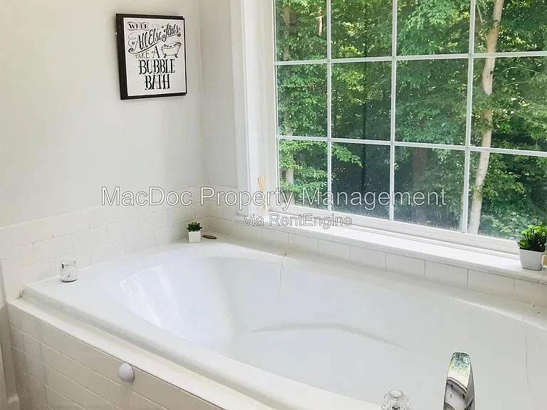 6804 Saxony Cir — Photo 15