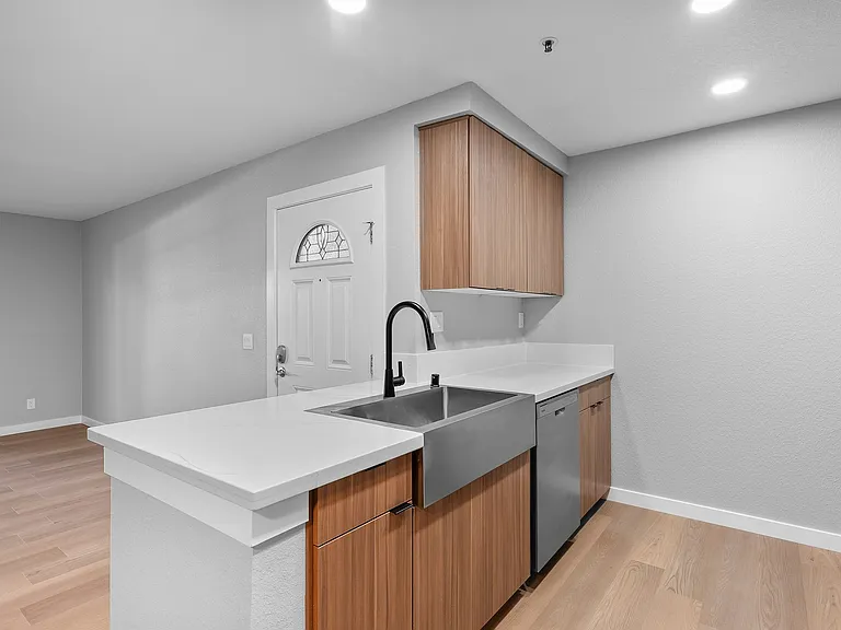 Crestwood Apartment Homes — Photo 40