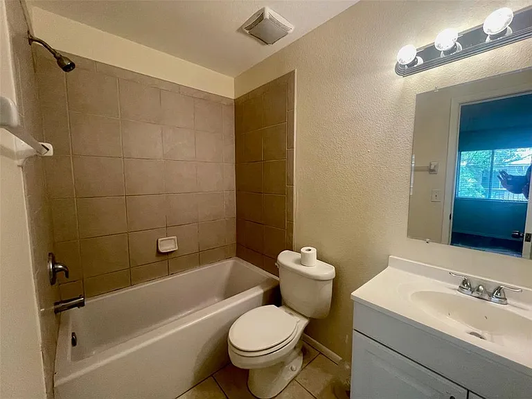 2745 Hidden Lake Blvd #D — Photo 13