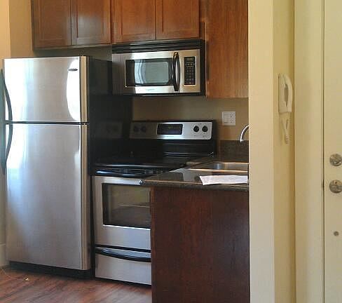 3rd image of 1125 F St APT 05