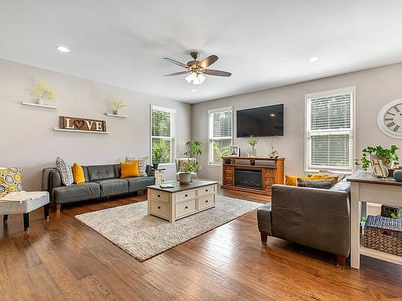 4th image of 74 Bottle Brook Ct