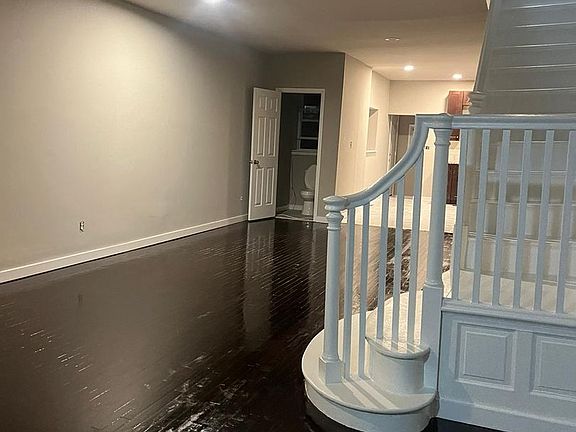 2nd image of 5964 Warrington Ave