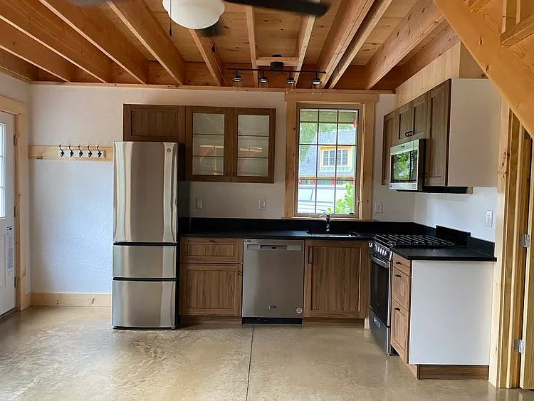 52 Main St #10 — Photo 9