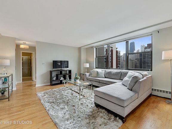 4th image of 1445 N State Pkwy APT 1404
