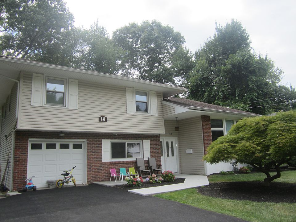 1st image of 14 Fawn Hill Dr