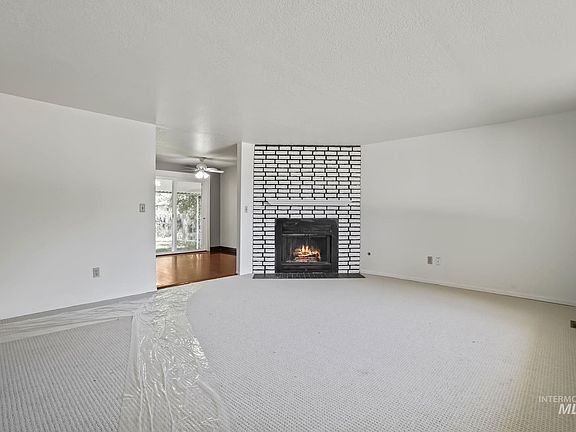 4th image of 5682 N Millstone Dr
