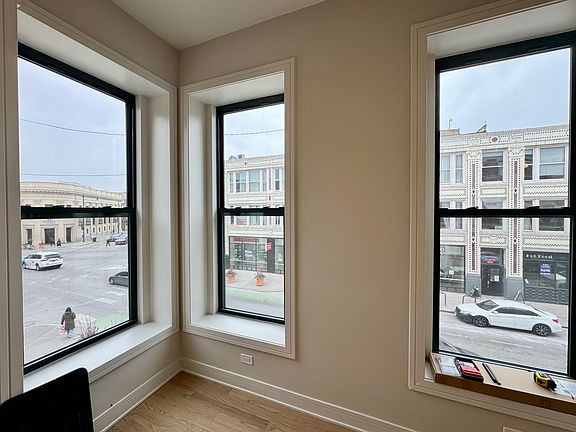 4th image of 1574 N Milwaukee Ave APT 2E
