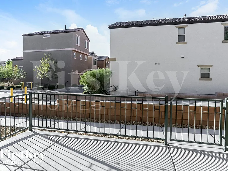 8933 Hand Painted Ct — Photo 16