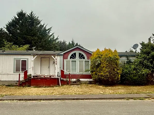 118 Azalea Dr, Klamath, CA 95548